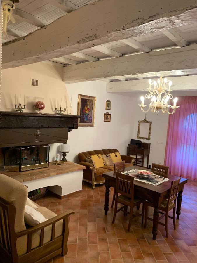 Agriturismo La Casa Dei Ricordi コッレサルヴェッティ エクステリア 写真